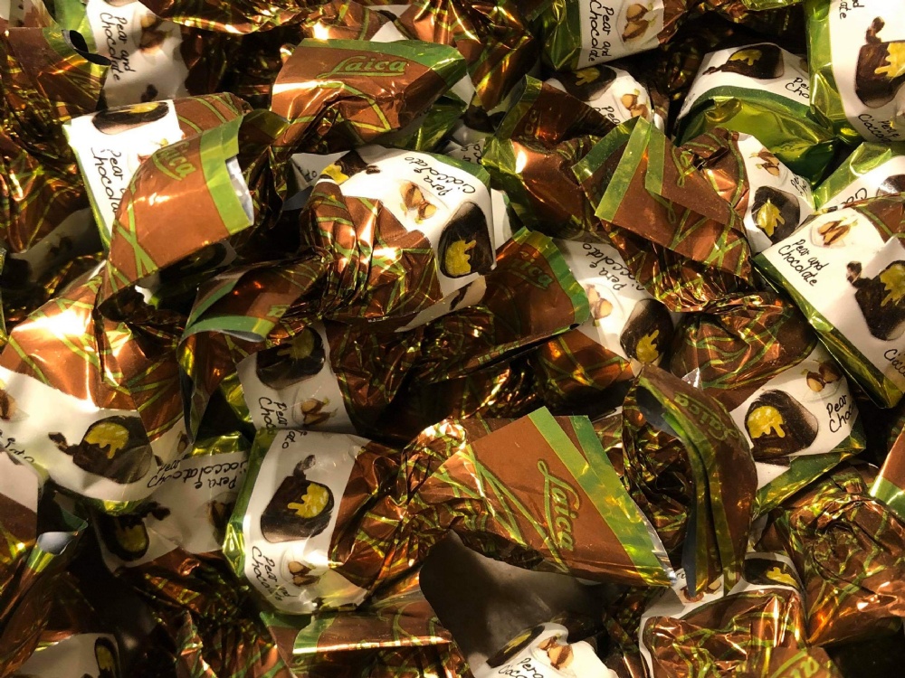 Extra m�rk choklad med kakao och p�ronfyllning