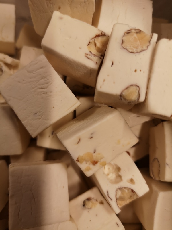 Nougat almond