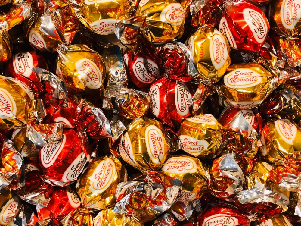 Chokladpralin fylld med hasseln�tskr�m