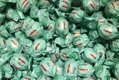 Praliner av ren mj�lkchoklad med mint smak