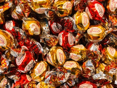 Chokladpralin fylld med hasseln�tskr�m