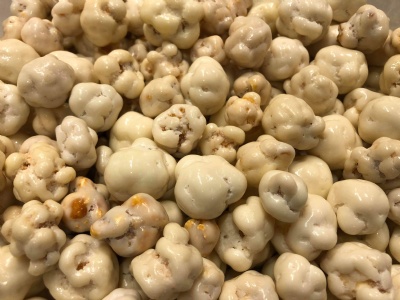 Vitchoklad popcorn