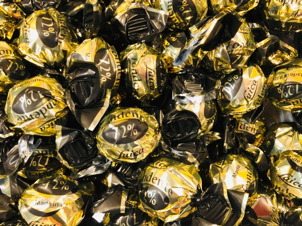 72% extra m�rk chokladpralin