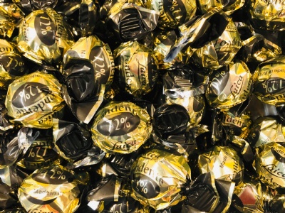 72% extra m�rk chokladpralin