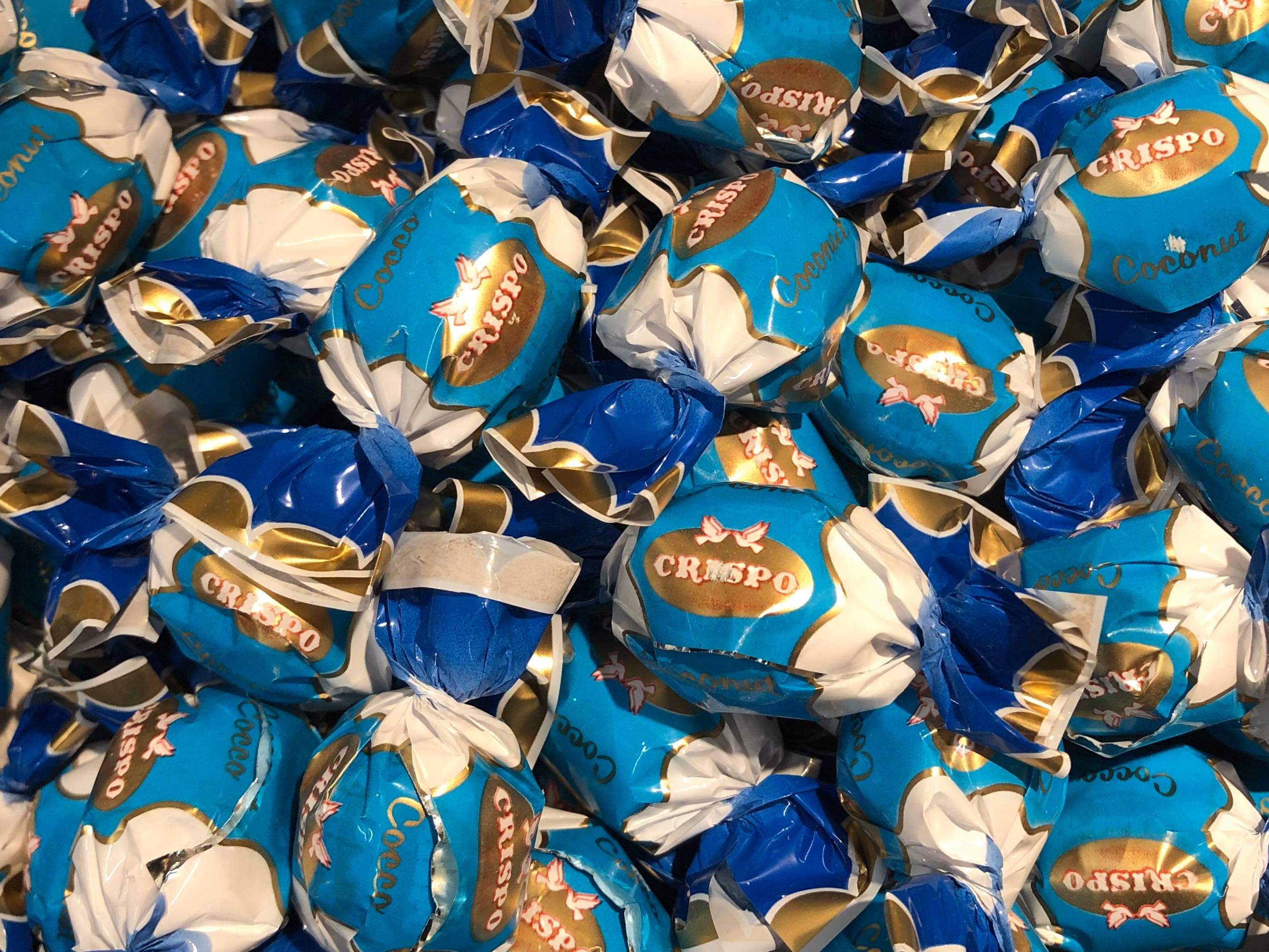 Mjlkchoklad pralin fylld med grdde med kokossmak