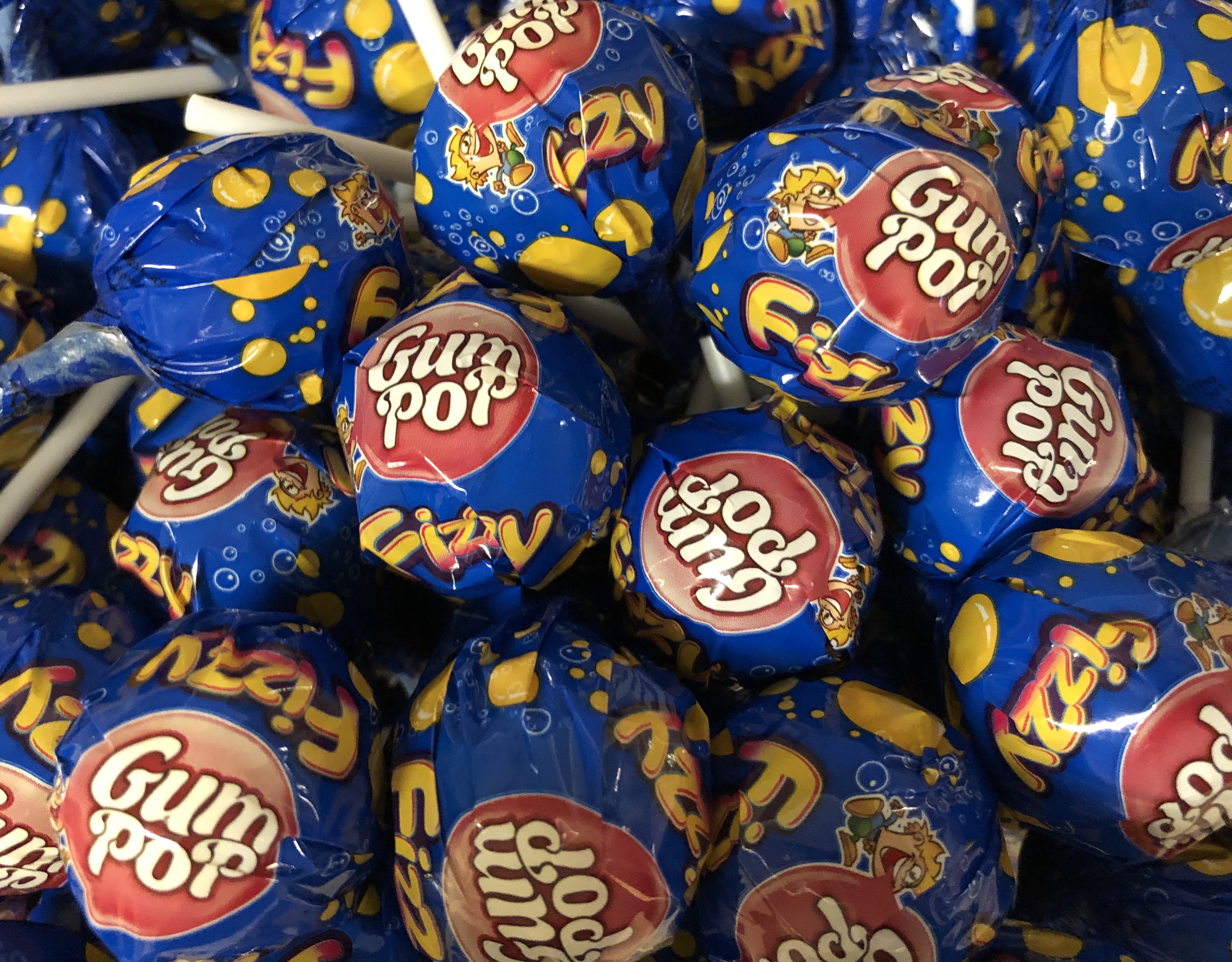 Sur cola klubba med tuggummi