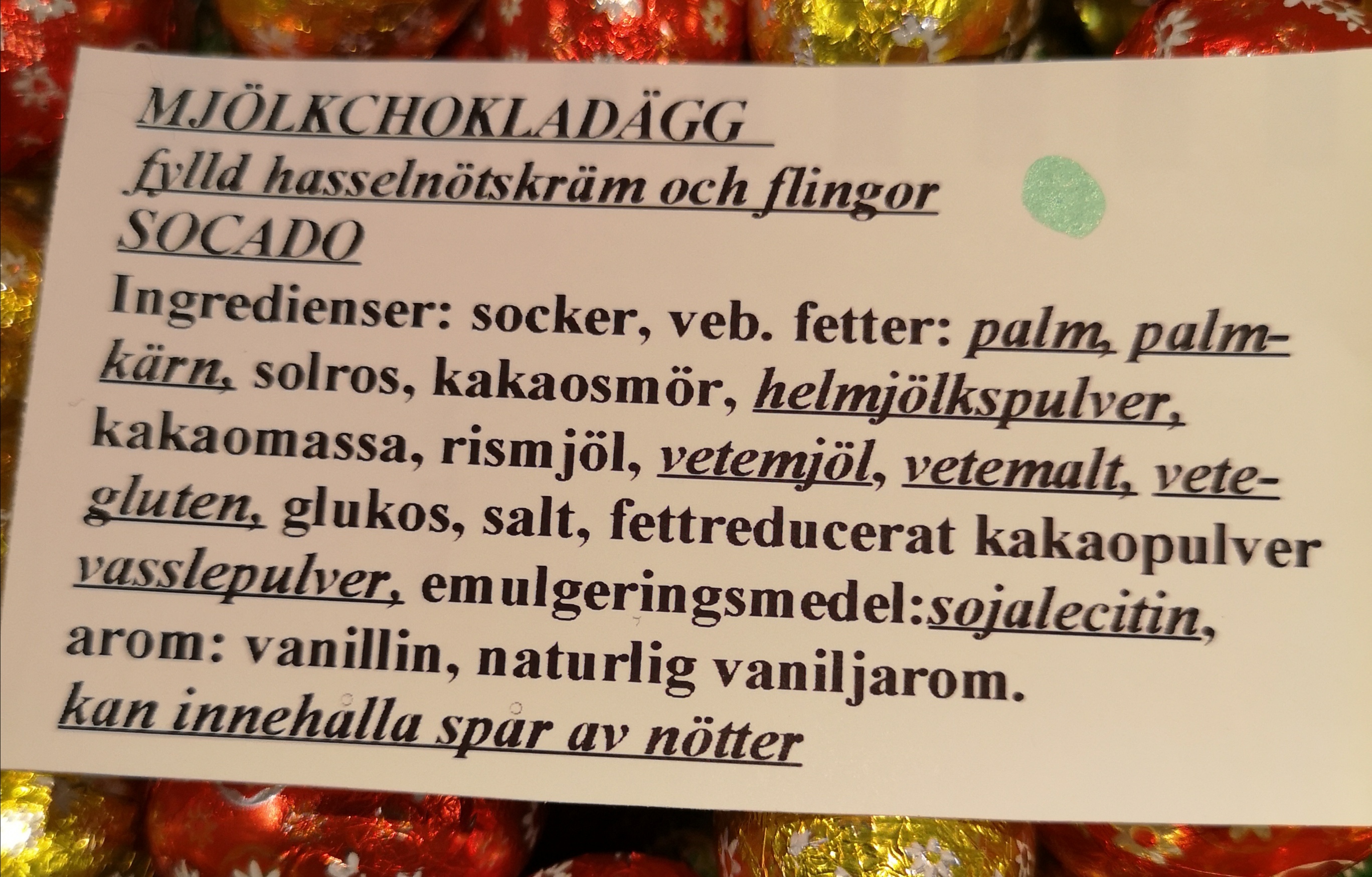 Mjlkchokladgg fylld med hasselntskrm och flingor
