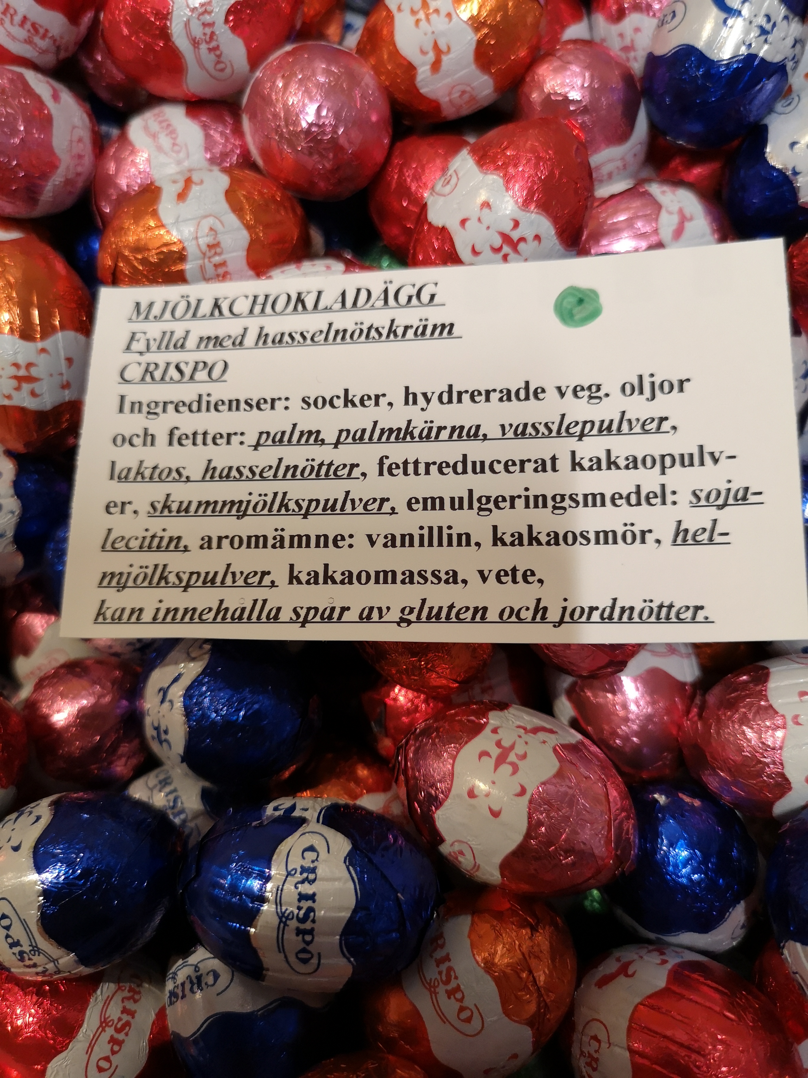 Mjlkchokladgg fylld med hasselntskrm