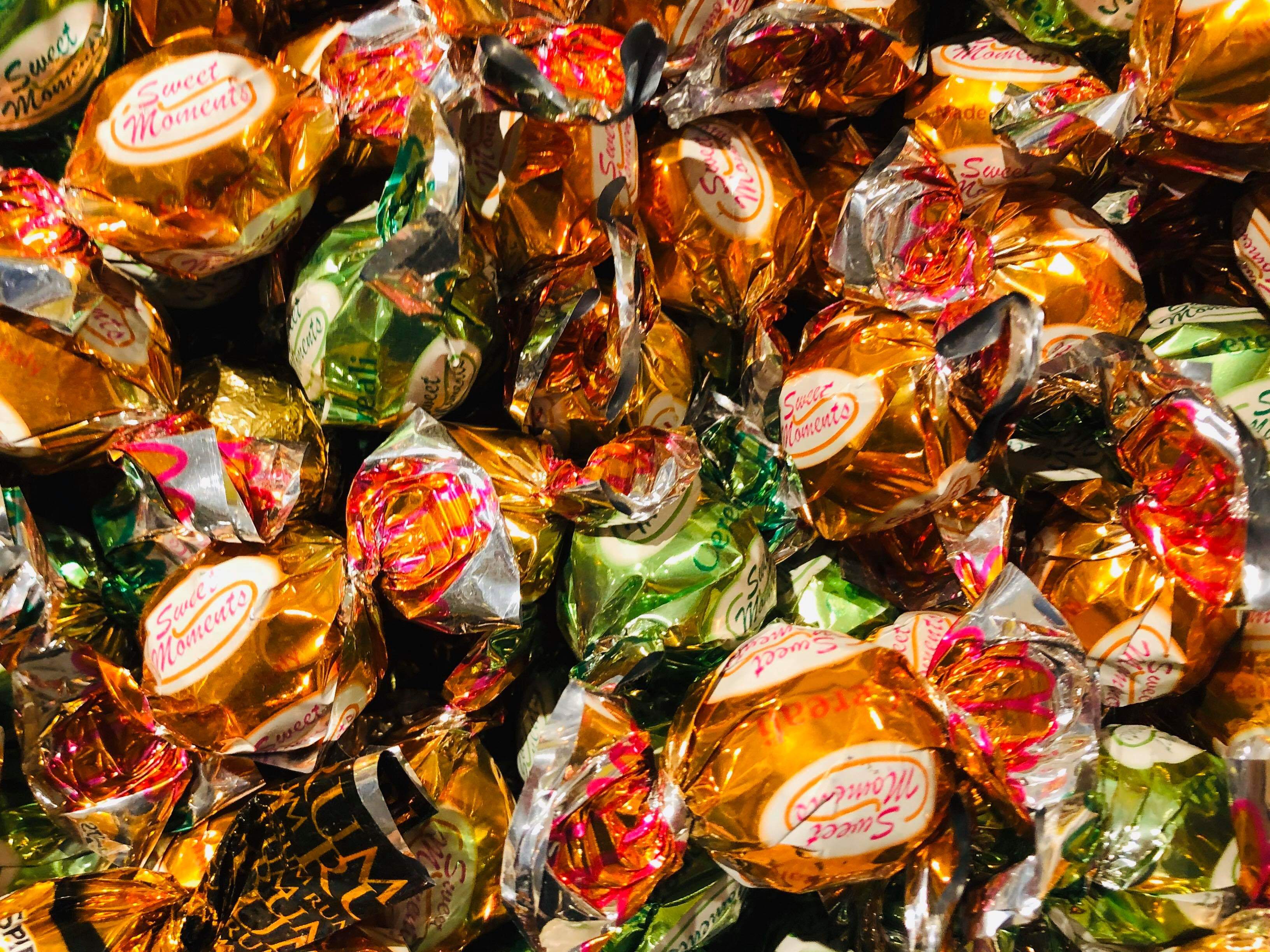 Pralin fylld med hasselntskrm och crisp
